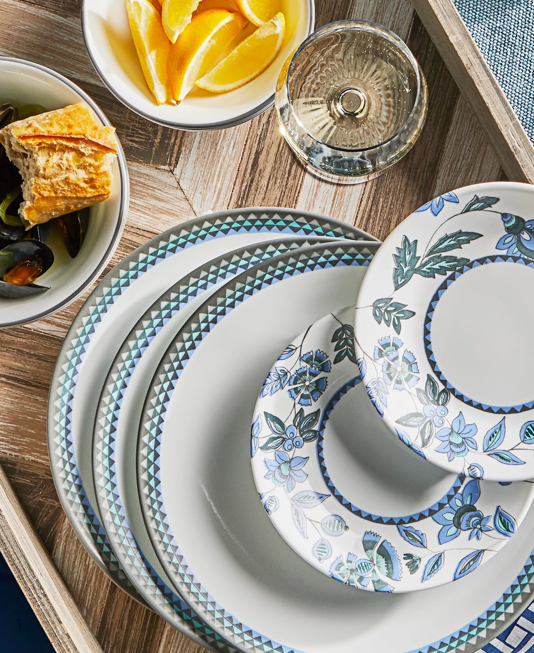 Veranda 16-piece Dinnerware Set, Service for 4 - Image 3